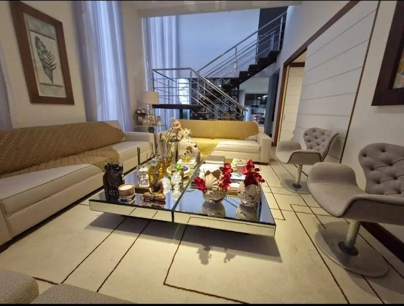 Sala de estar com sofás reformados em tecido linho